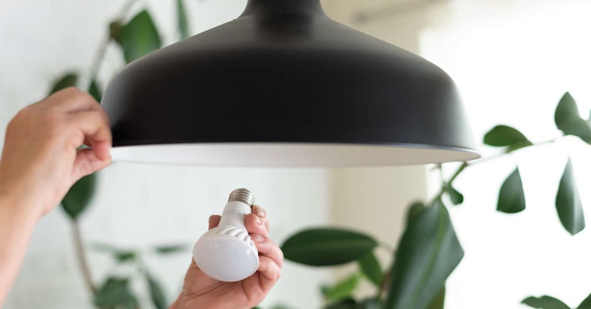 trucos esenciales para ahorrar energía eléctrica en el hogar